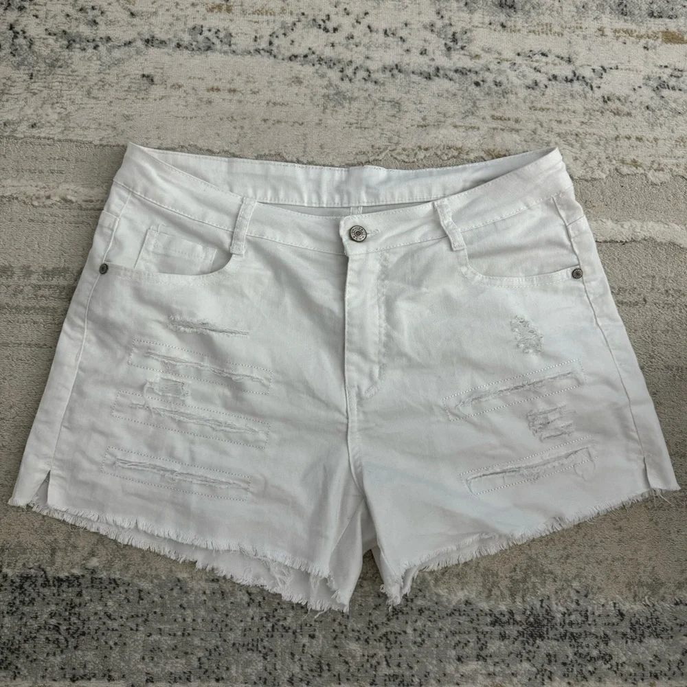 Like 🆕 Distressed cotton blend 3.5” inseam boutique jean shorts